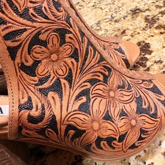 Myra MONIKA BOOT IN HAND-TOOLED LEATHER size 8 - Picture 8 of 16